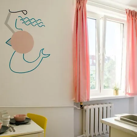 New Life Next To Metro Station * Varsó