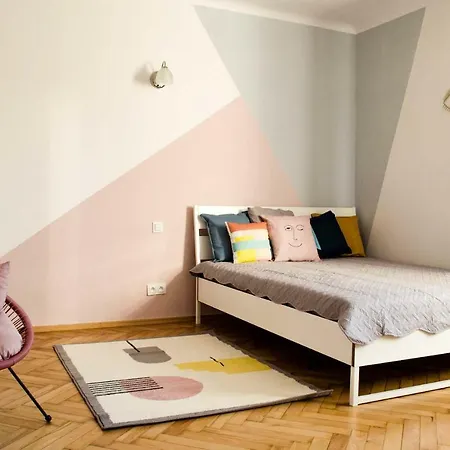 Apartment New Life Next To Metro Station