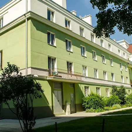 New Life Next To Metro Station Apartman *