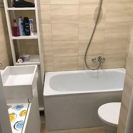 New Life Next To Metro Station شقة