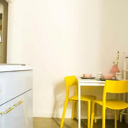 Апартаменты New Life Next To Metro Station *